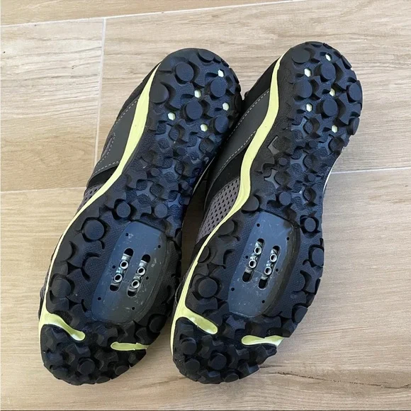 Pearl Izumi Black and Yellow Spin Shoes - Picture 4 of 5